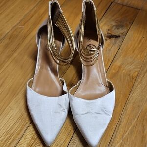 Elegant Cream and Gold Women's Heels